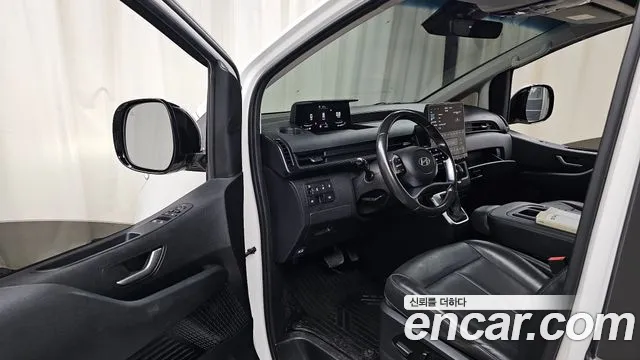 Hyundai Staria 2024 thumb 9