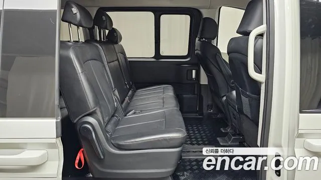 Hyundai Staria 2024 thumb 10
