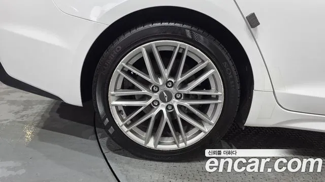 Genesis G70 2020 thumb 5