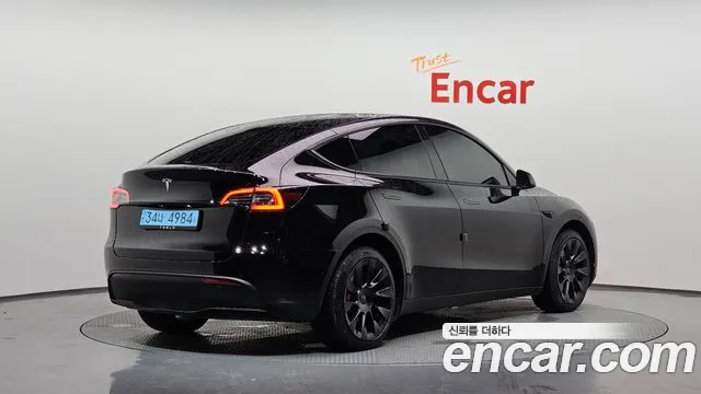 Tesla Model Y 2022 thumb 2
