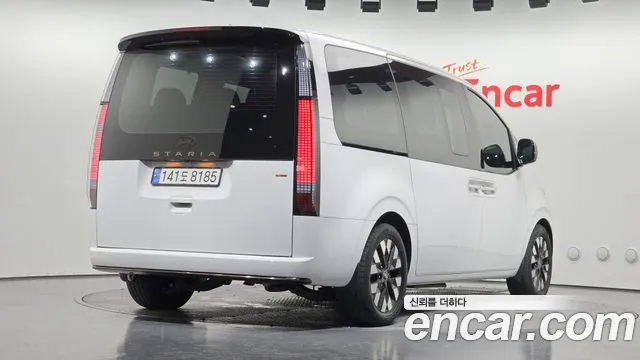 Hyundai Staria 2024 thumb 2