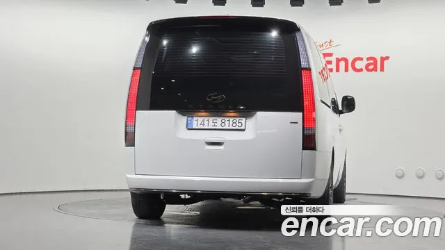 Hyundai Staria 2024 thumb 4