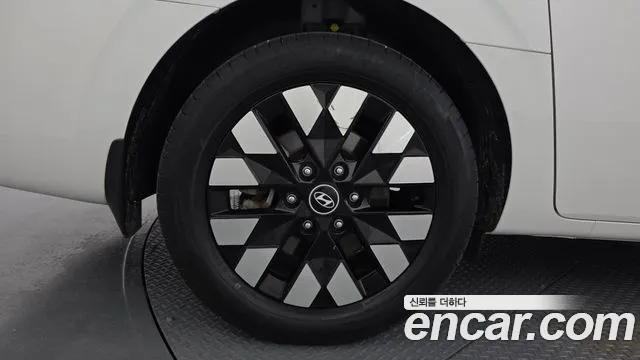 Hyundai Staria 2024 thumb 5