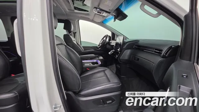 Hyundai Staria 2024 thumb 10