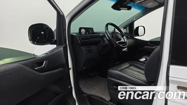 Hyundai Staria 2024 thumb 12