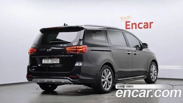 Kia Carnival 2019 thumb 2