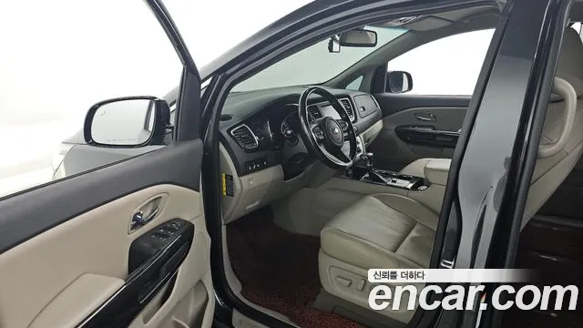 Kia Carnival 2019 thumb 10