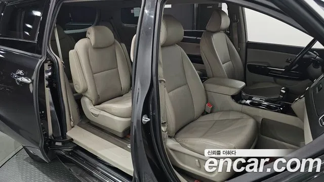 Kia Carnival 2019 thumb 11