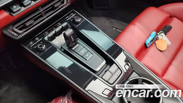 Porsche 911 2020 thumb 9