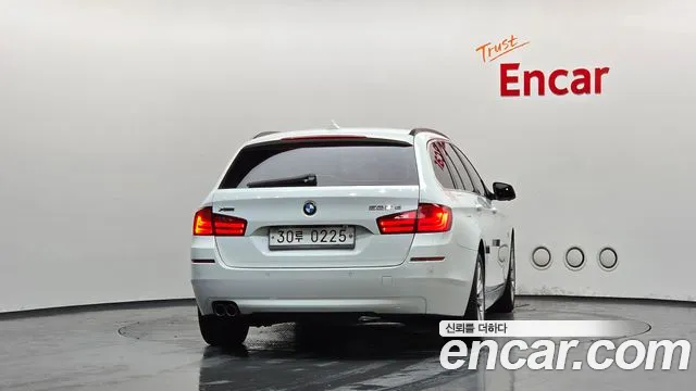BMW 5-Series 2013 thumb 4