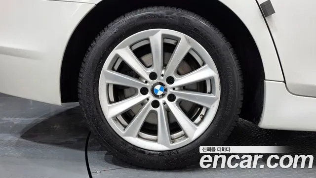 BMW 5-Series 2013 thumb 5