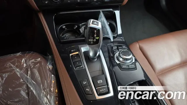 BMW 5-Series 2013 thumb 9