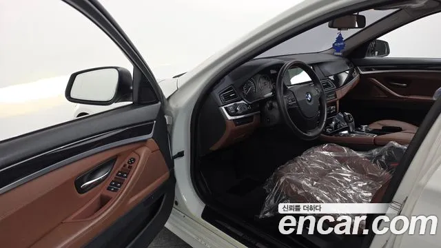 BMW 5-Series 2013 thumb 10