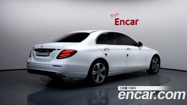 Mercedes-Benz E-Класс 2019 thumb 2