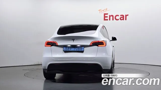 Tesla Model Y 2023 thumb 4