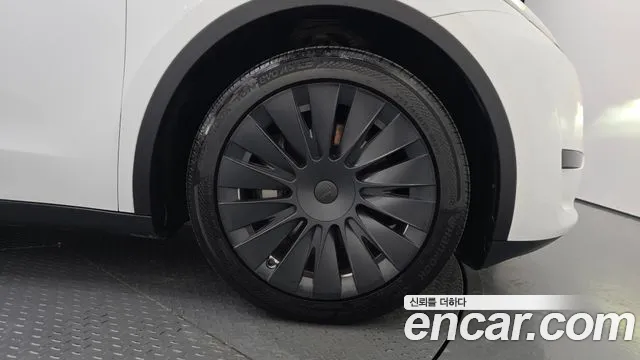 Tesla Model Y 2023 thumb 5