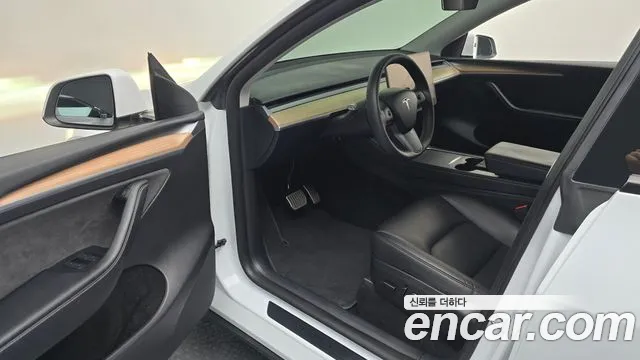 Tesla Model Y 2023 thumb 10