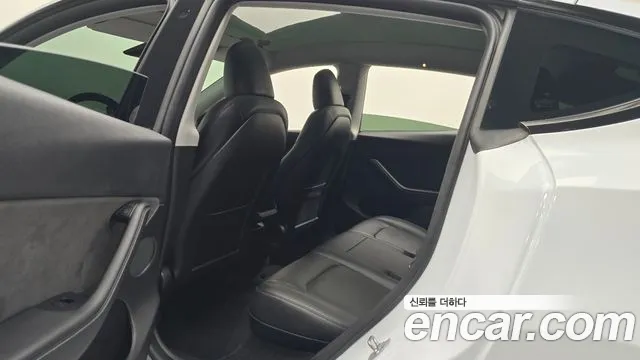 Tesla Model Y 2023 thumb 11