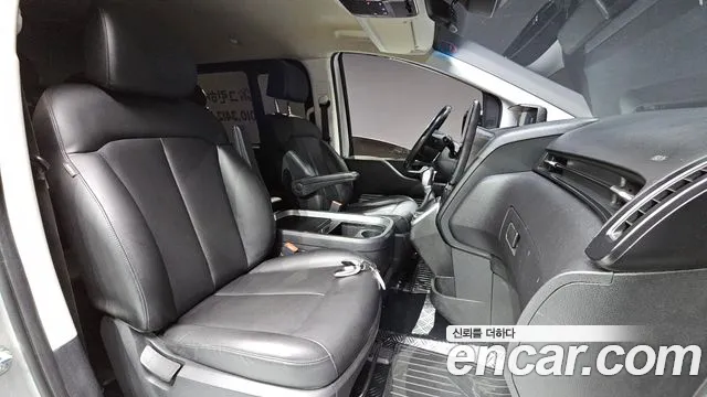 Hyundai Staria 2021 thumb 10