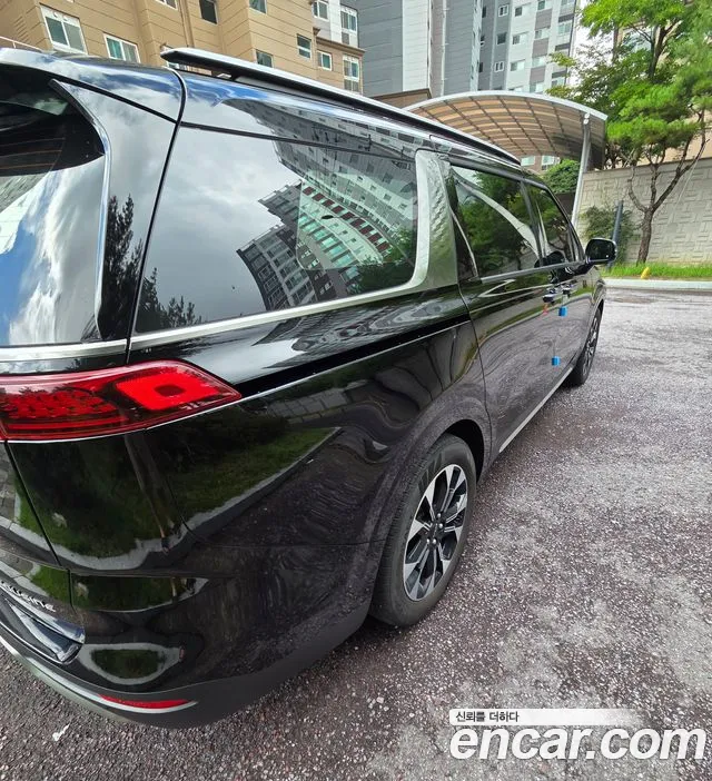 Kia Carnival 2021 thumb 2