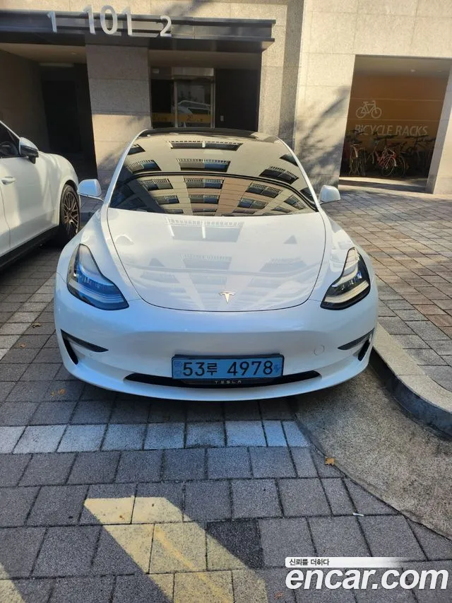 Tesla Model 3 2020 thumb 3