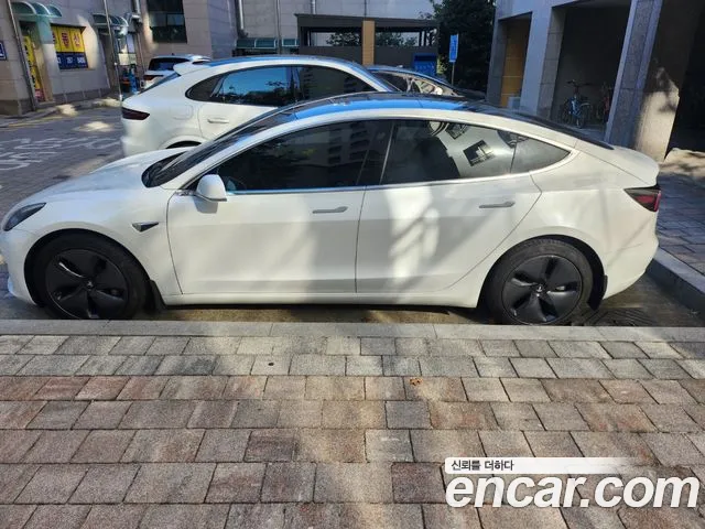 Tesla Model 3 2020 thumb 5