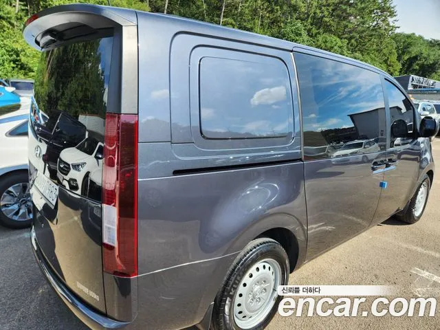 Hyundai Staria 2022 thumb 6