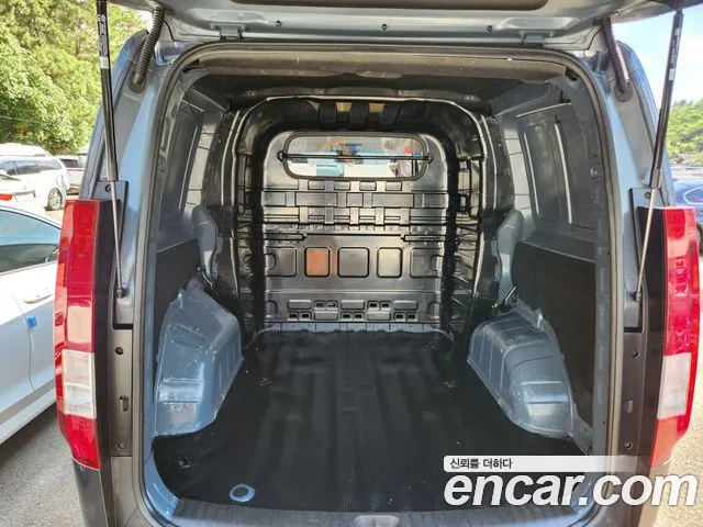 Hyundai Staria 2022 thumb 7