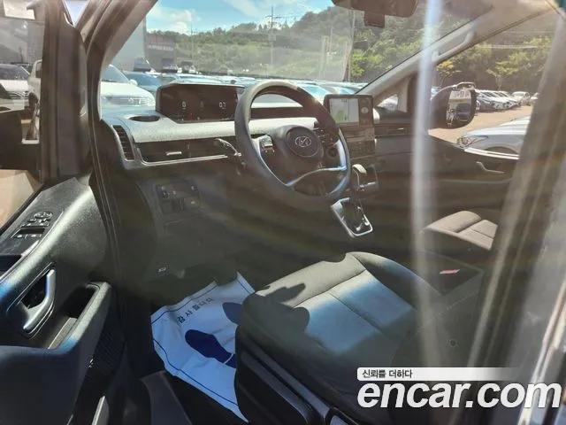 Hyundai Staria 2022 thumb 10
