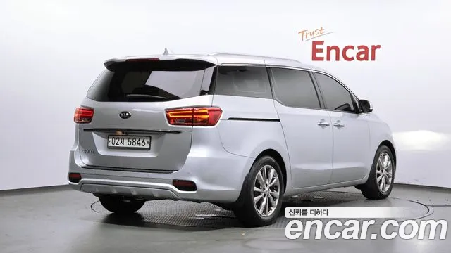 Kia Carnival 2018 thumb 2