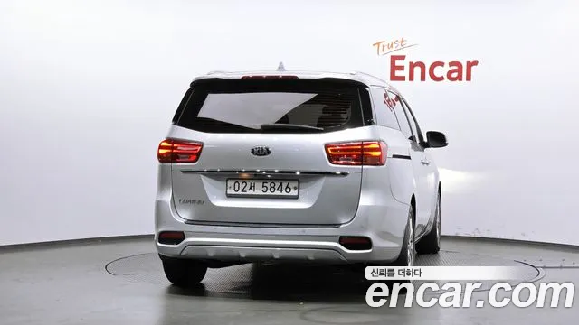 Kia Carnival 2018 thumb 4