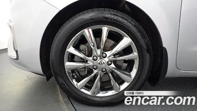 Kia Carnival 2018 thumb 5
