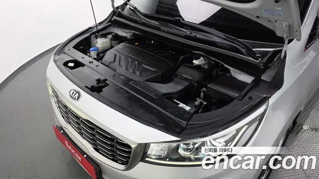 Kia Carnival 2018 thumb 6