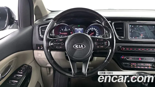 Kia Carnival 2018 thumb 12