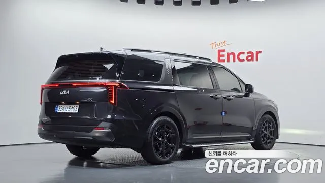 Kia Carnival 2023 thumb 2