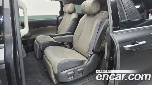 Kia Carnival 2023 thumb 12