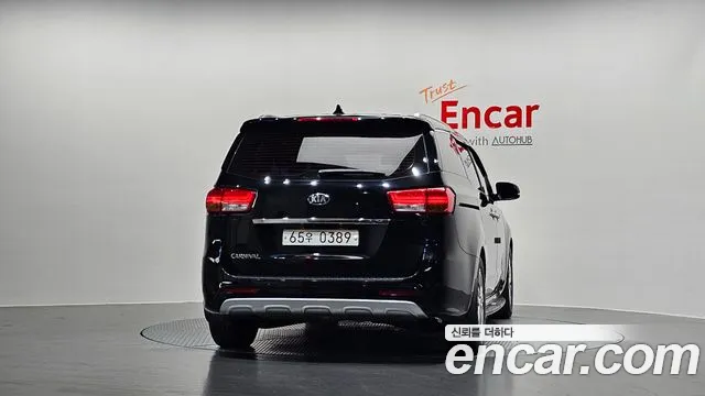 Kia Carnival 2015 thumb 3