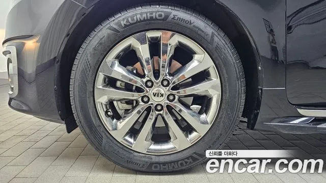 Kia Carnival 2015 thumb 4