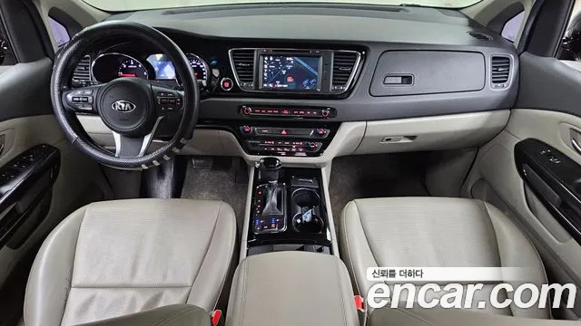 Kia Carnival 2015 thumb 6