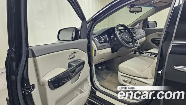 Kia Carnival 2015 thumb 9