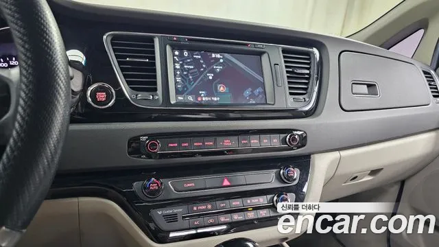 Kia Carnival 2015 thumb 11
