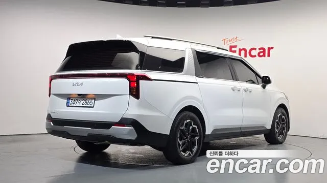 Kia Carnival 2024 thumb 2