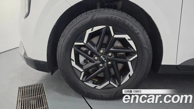 Kia Carnival 2024 thumb 5