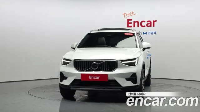 Volvo XC40 2025 thumb 2