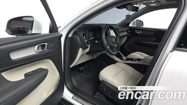 Volvo XC40 2025 thumb 9