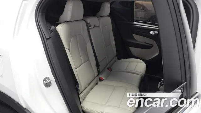 Volvo XC40 2025 thumb 10