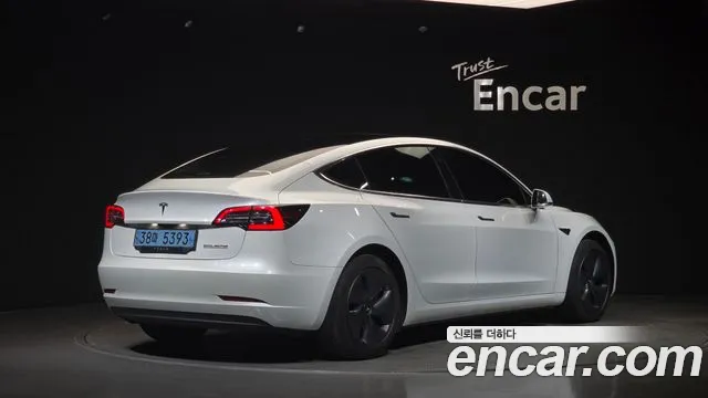 Tesla Model 3 2020 thumb 2