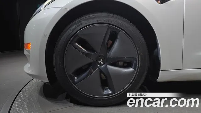 Tesla Model 3 2020 thumb 5