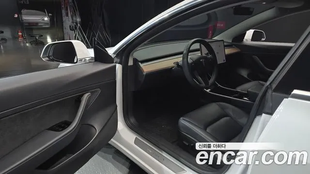 Tesla Model 3 2020 thumb 10