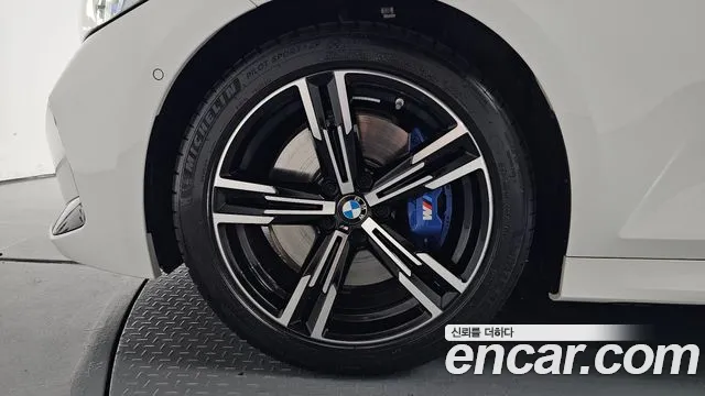 BMW 3-Series 2024 thumb 4